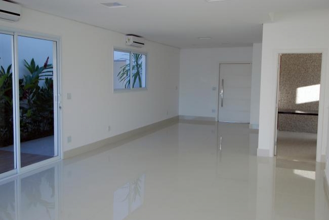 Casa de Condomínio à venda com 4 quartos, 300m² - Foto 1