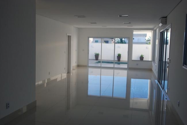 Casa de Condomínio à venda com 4 quartos, 300m² - Foto 3