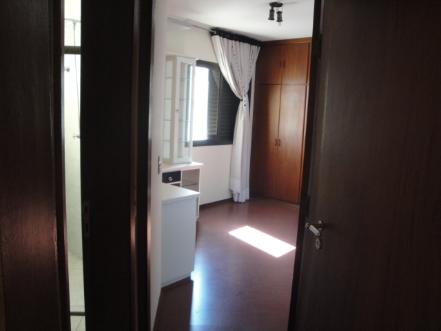 Apartamento à venda com 3 quartos, 268m² - Foto 2