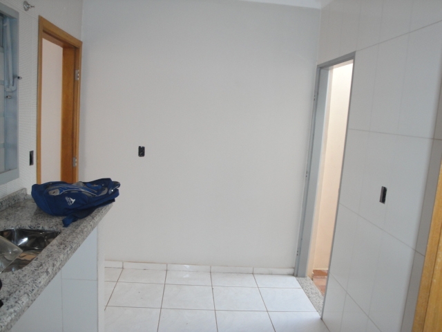 Casa à venda com 3 quartos, 105m² - Foto 2