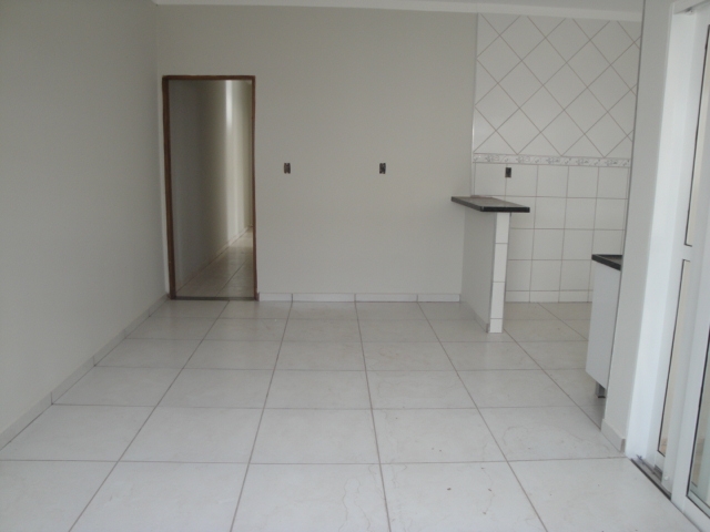 Casa à venda com 3 quartos, 111m² - Foto 1