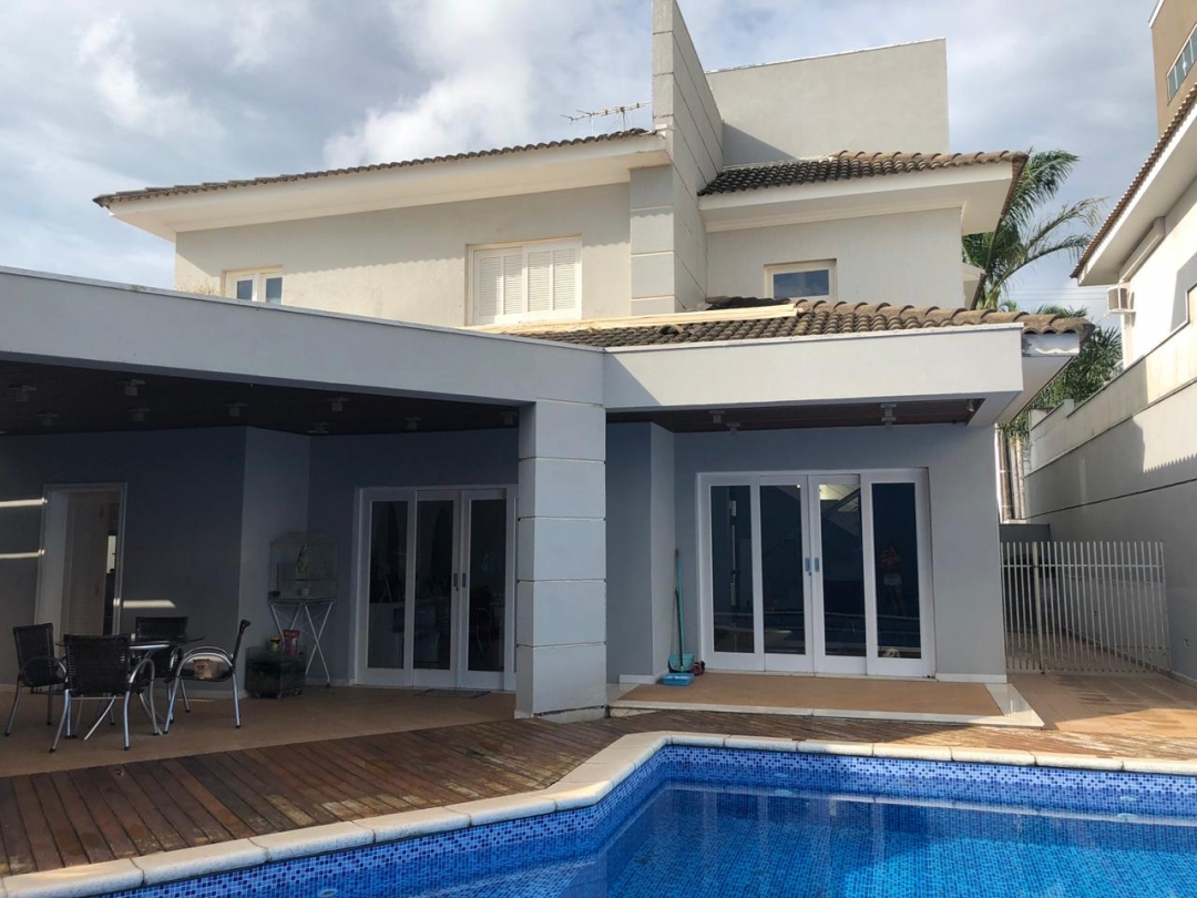 Casa à venda e aluguel com 3 quartos, 450m² - Foto 1