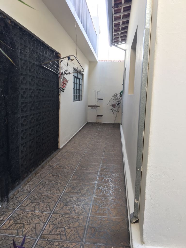 Casa à venda com 4 quartos, 240m² - Foto 3