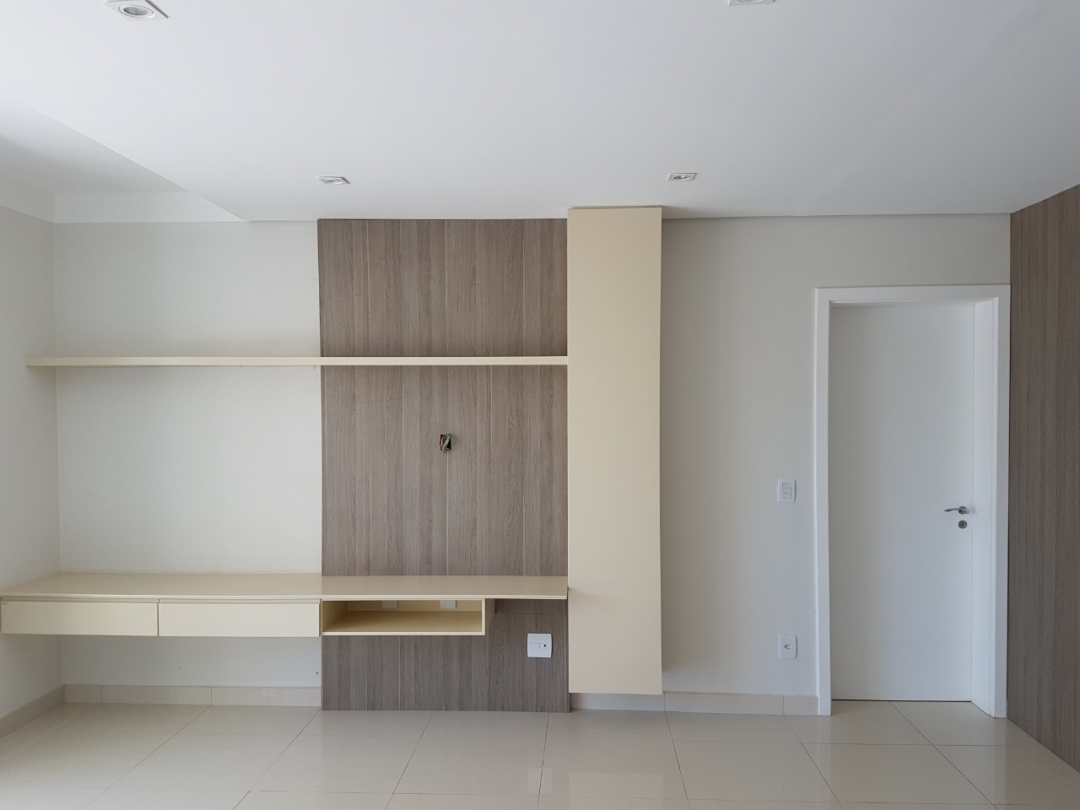 Apartamento para alugar com 4 quartos, 200m² - Foto 2