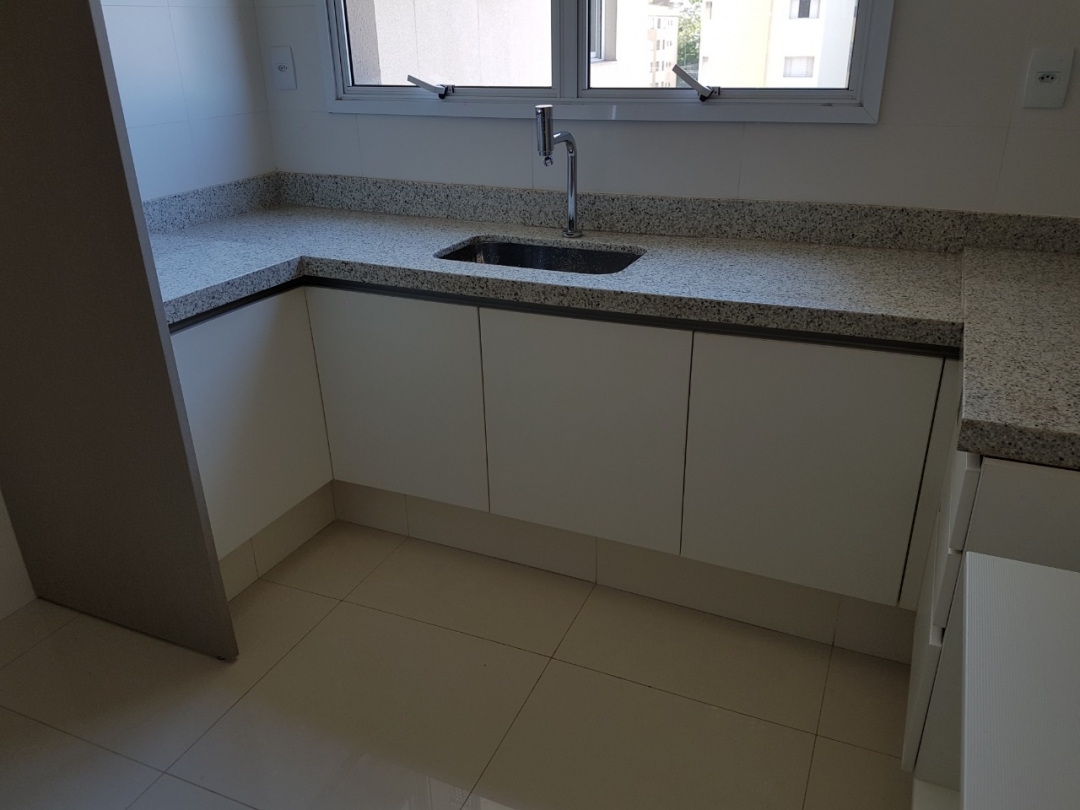 Apartamento para alugar com 4 quartos, 200m² - Foto 3