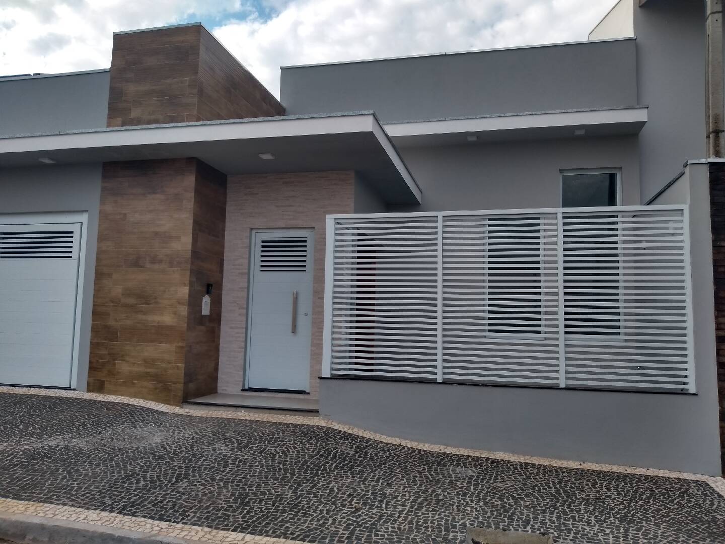 Casa à venda com 3 quartos, 360m² - Foto 1