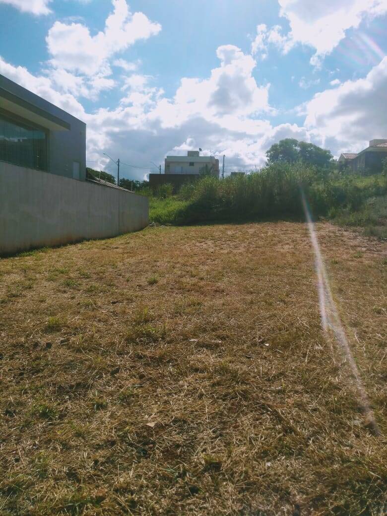 Terreno à venda, 300m² - Foto 1