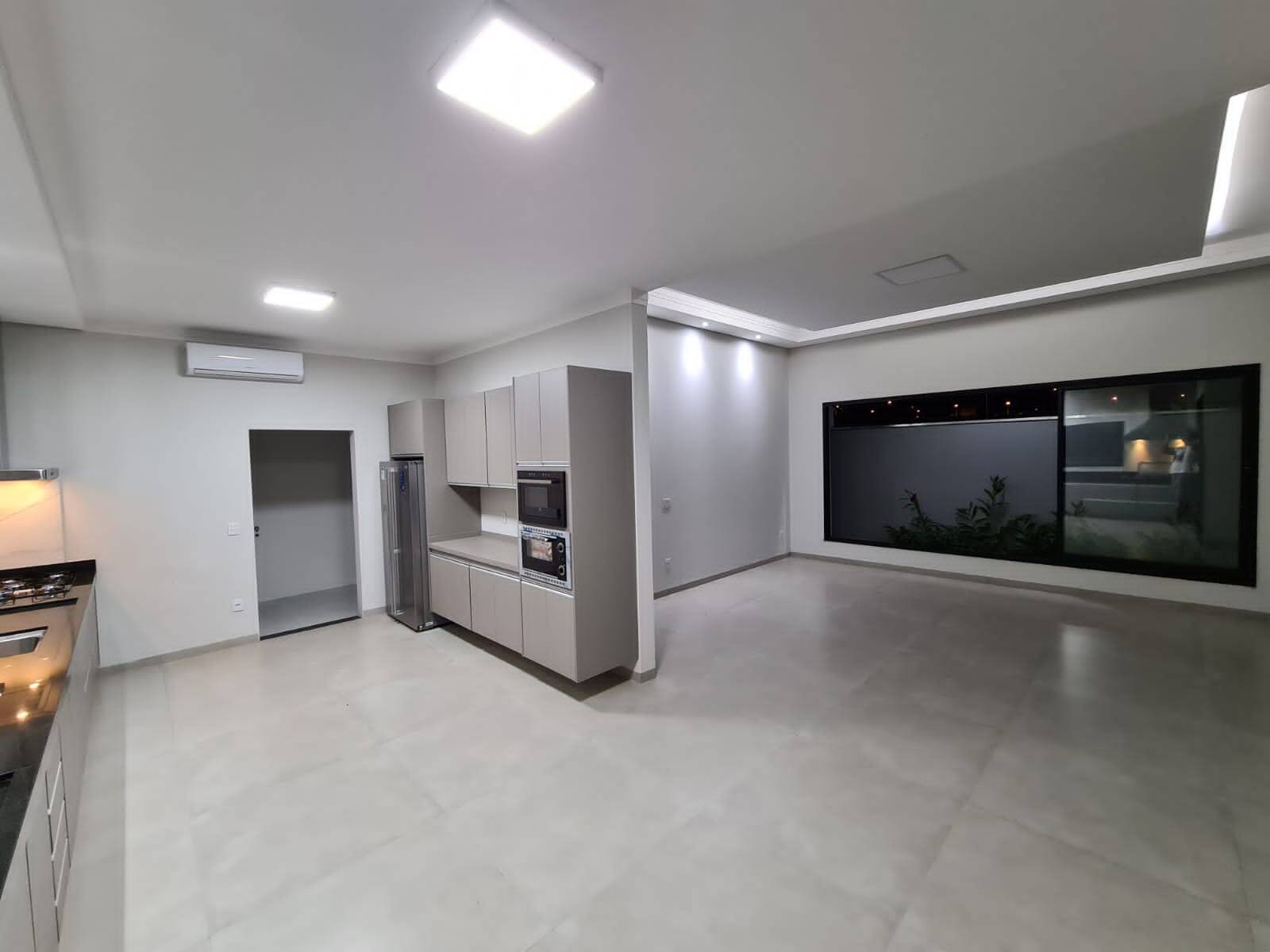 Casa à venda e aluguel com 3 quartos, 180m² - Foto 2