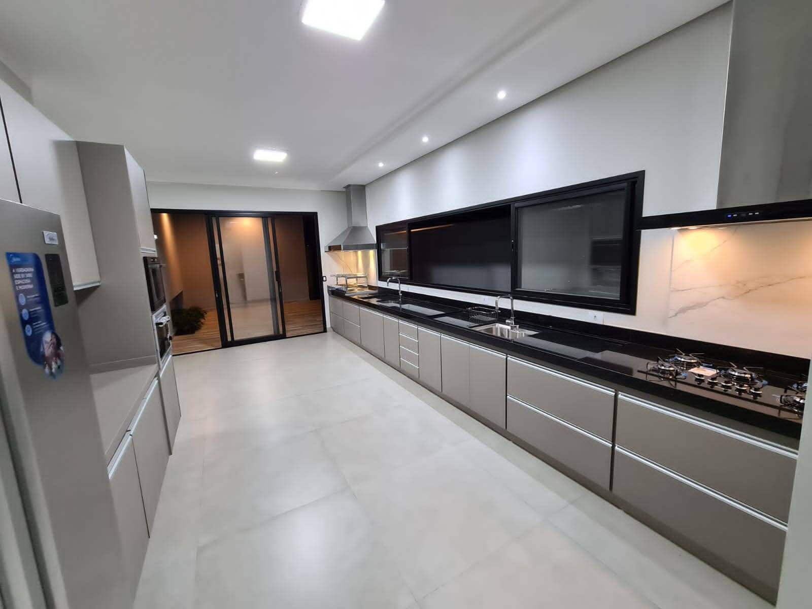 Casa à venda e aluguel com 3 quartos, 180m² - Foto 14