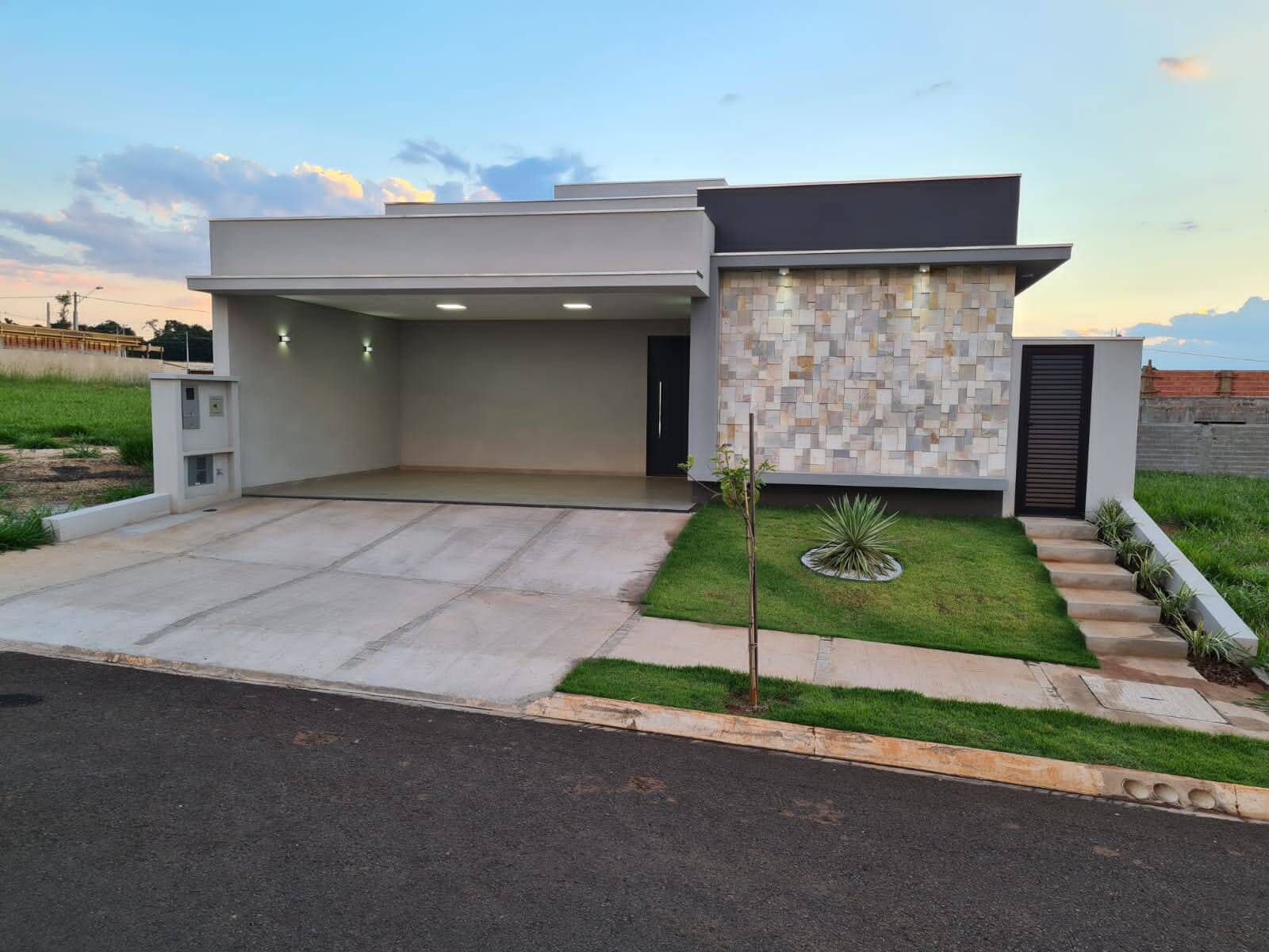 Casa à venda e aluguel com 3 quartos, 180m² - Foto 1