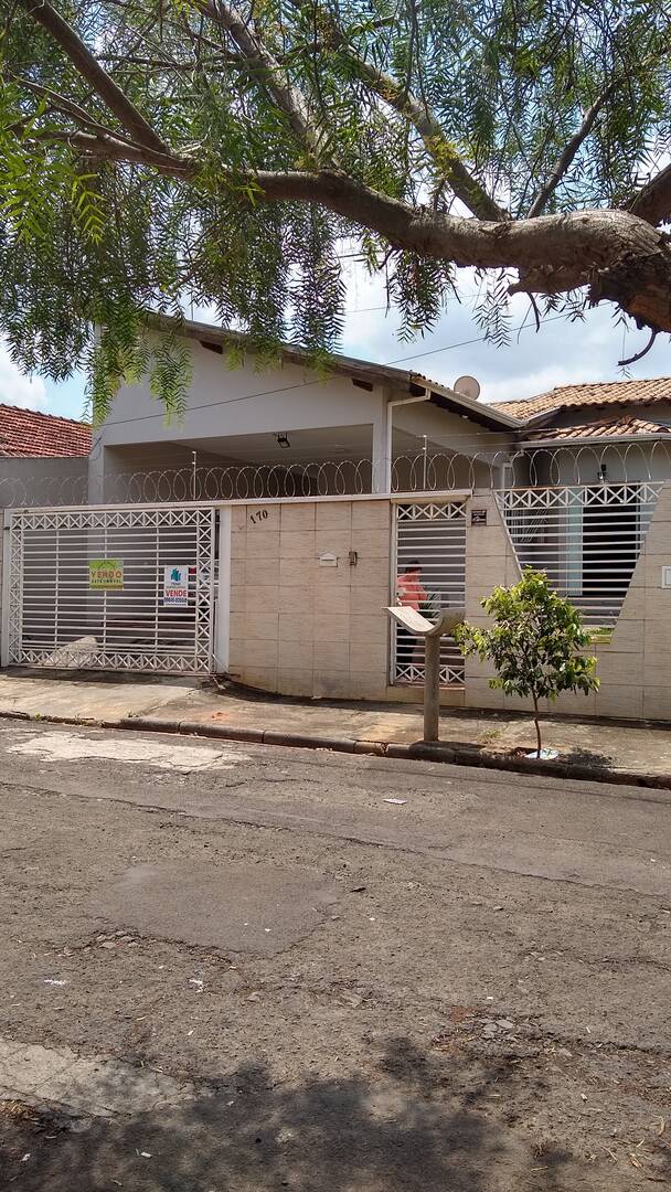 Casa à venda com 3 quartos, 162m² - Foto 1