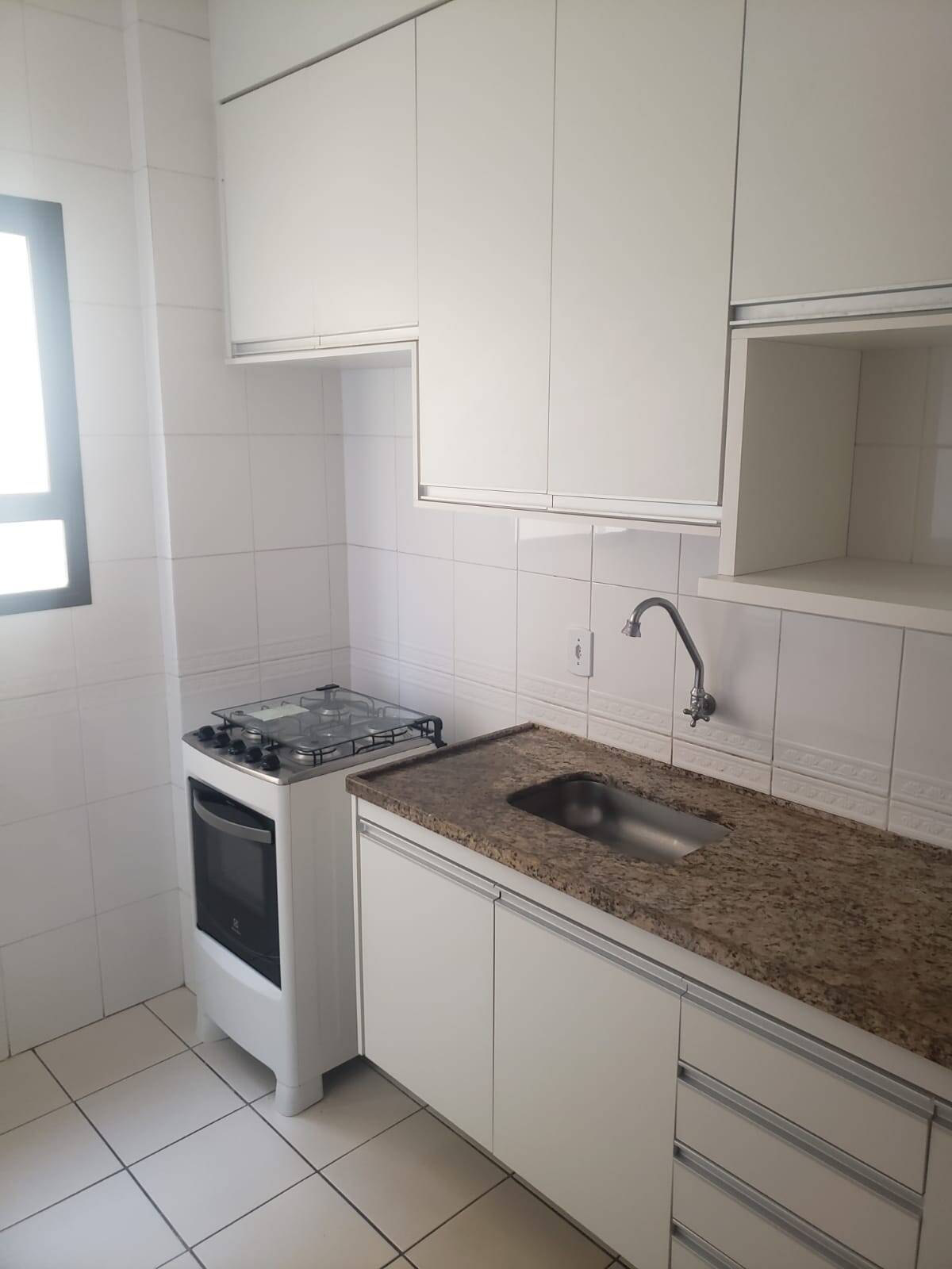 Apartamento para alugar com 3 quartos, 76m² - Foto 2