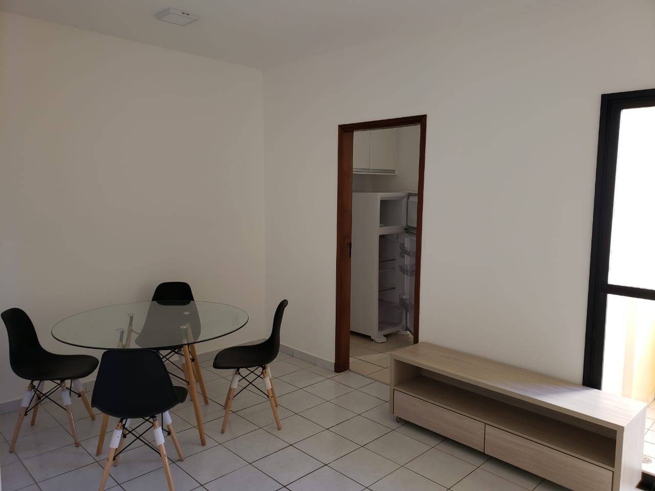 Apartamento para alugar com 3 quartos, 76m² - Foto 4