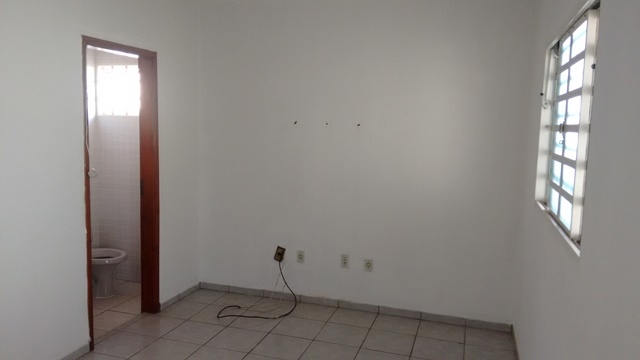 Casa à venda com 2 quartos, 130m² - Foto 2