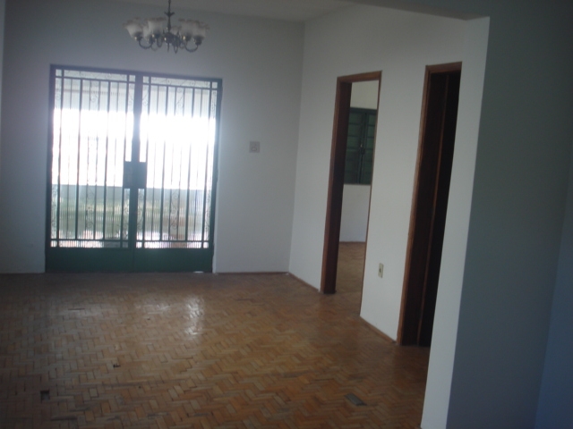 Casa à venda com 2 quartos, 100m² - Foto 1