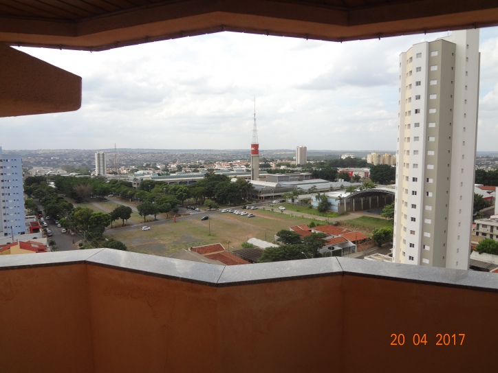 Apartamento à venda com 3 quartos, 240m² - Foto 4