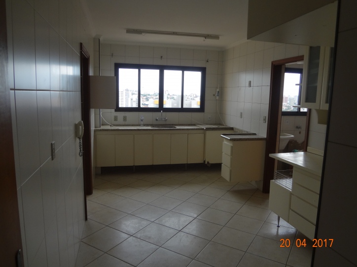 Apartamento à venda com 3 quartos, 240m² - Foto 9