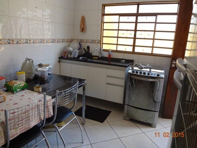 Casa à venda com 2 quartos, 140m² - Foto 2