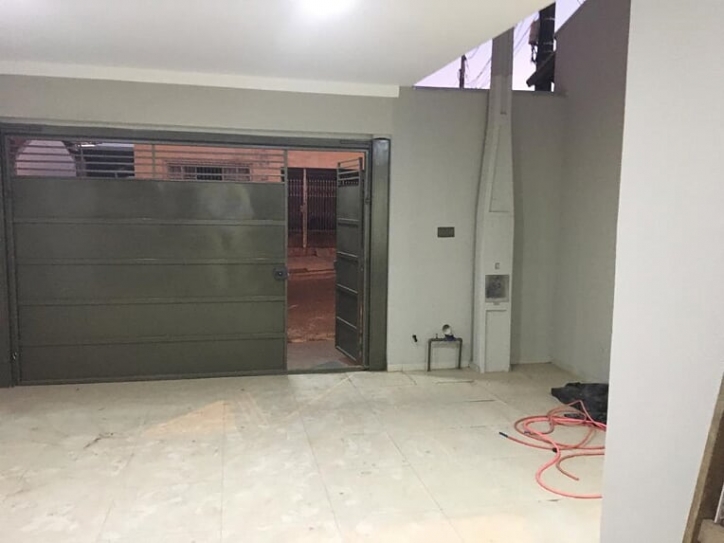 Casa à venda com 2 quartos, 100m² - Foto 2