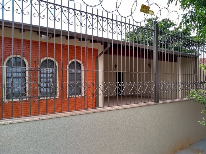 Casa à venda com 3 quartos, 200m² - Foto 2