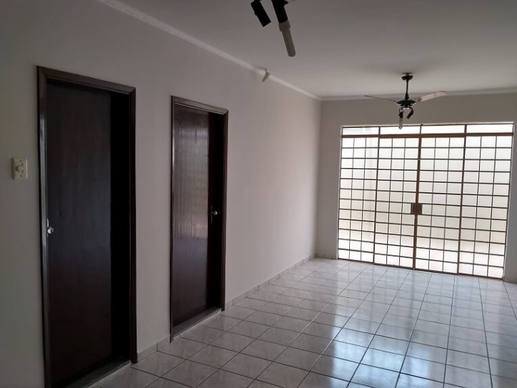 Casa à venda com 3 quartos, 200m² - Foto 12