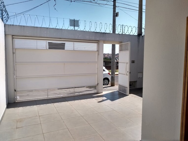 Casa à venda com 3 quartos, 120m² - Foto 1