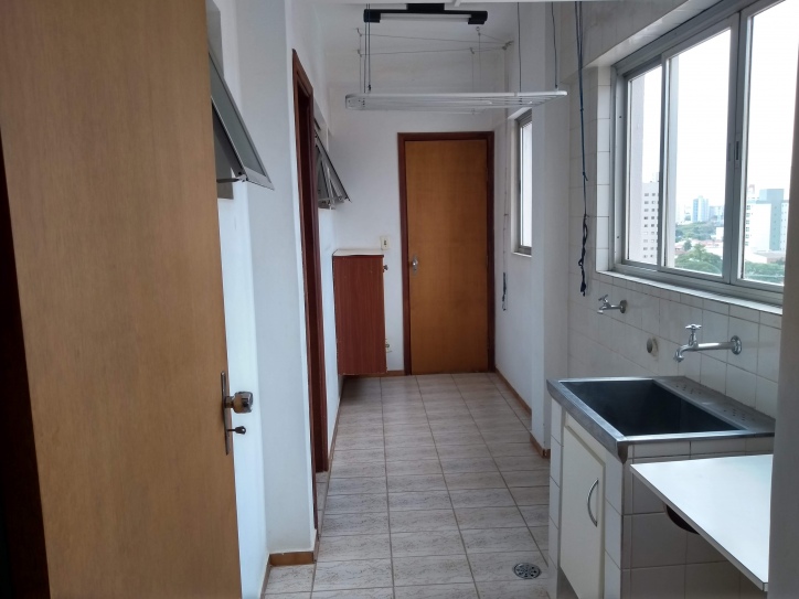 Apartamento à venda com 3 quartos, 150m² - Foto 3