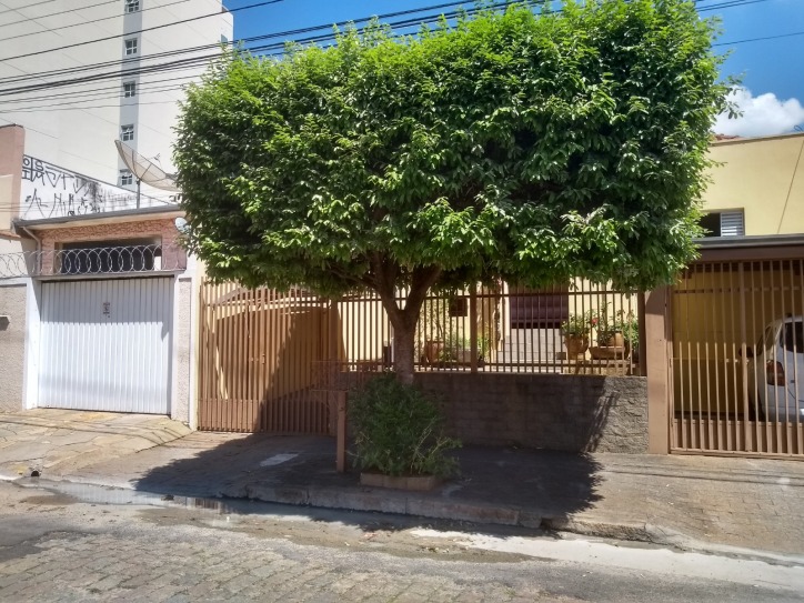 Casa à venda com 3 quartos, 157m² - Foto 1