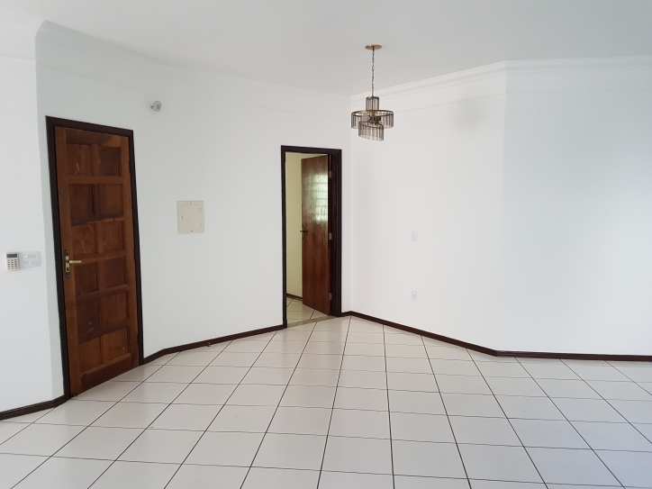 Casa à venda e aluguel com 3 quartos, 360m² - Foto 9