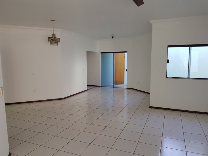 Casa à venda e aluguel com 3 quartos, 360m² - Foto 11