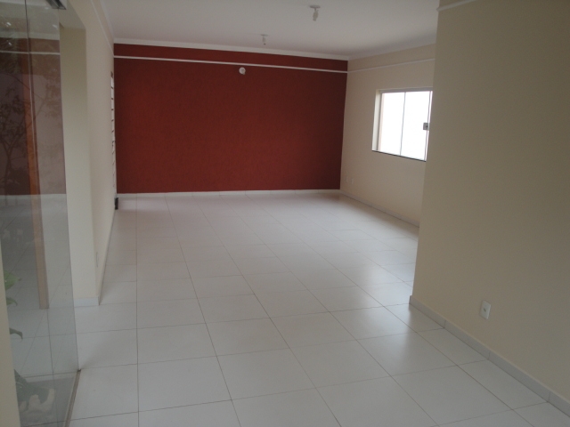 Casa à venda com 3 quartos, 200m² - Foto 2