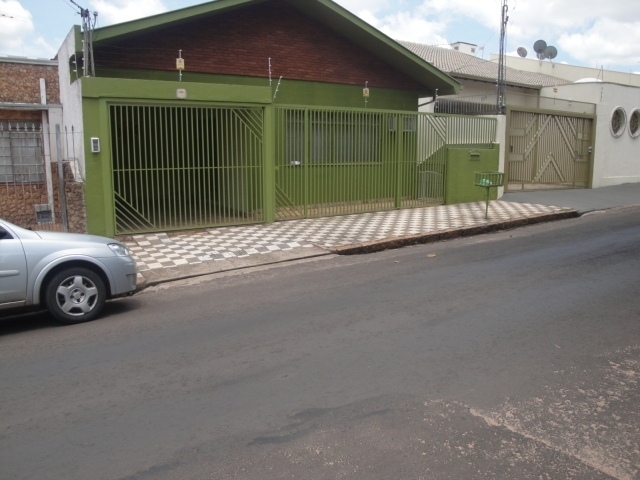 Casa à venda com 3 quartos, 350m² - Foto 1