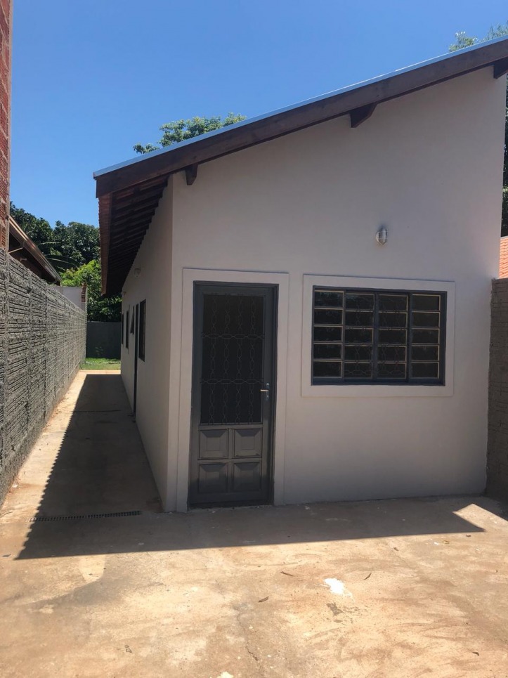 Casa à venda com 2 quartos, 54m² - Foto 1